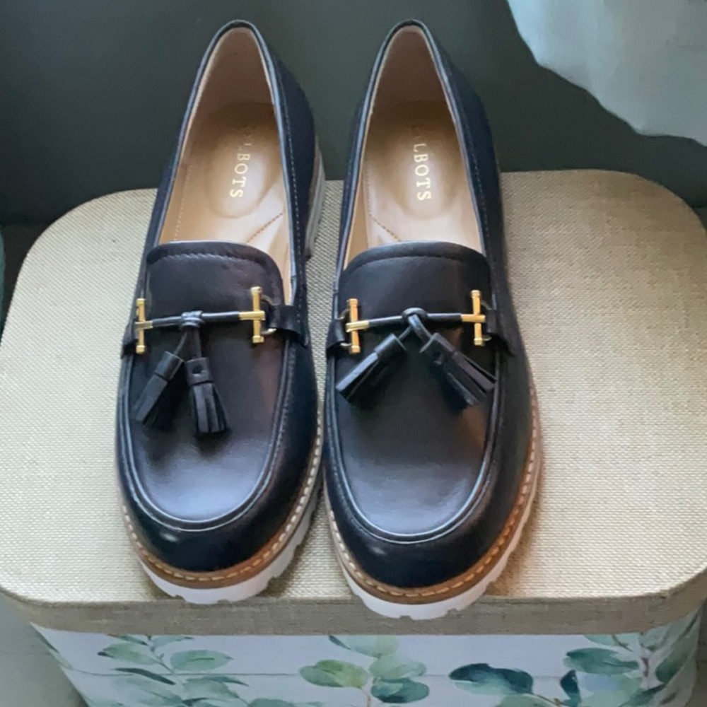 NWOB Talbots Laura Navy Leather Lug Sole Loafers Size 7.5